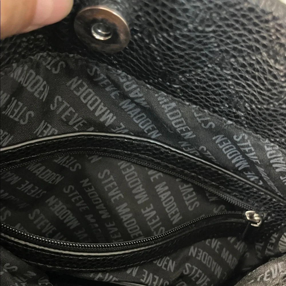 Steve Madden Black Crossbody Bag with Metal Nameplate - Picture 5 of 8